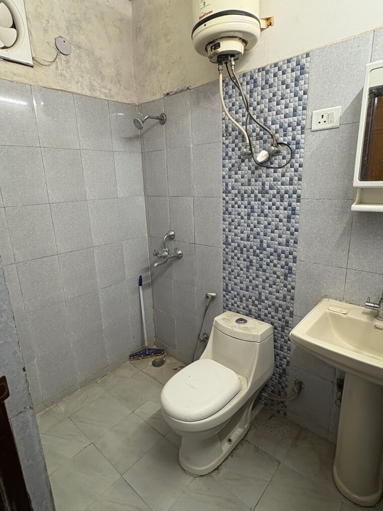 Bathroom, jyoti-super-village 3 Bedroom 1170 Sq.Ft. Apartment In Raj Nagar Extension Ghaziabad 9362299