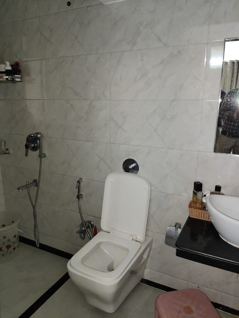 Bathroom, hiranandani-gardens Commercial Office Space 5000 Sq.Ft. In Powai Mumbai 9369646