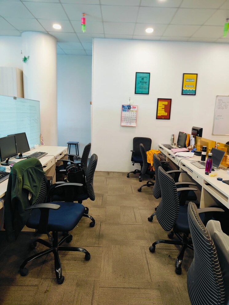 Team Area, hiranandani-gardens Commercial Office Space 5000 Sq.Ft. In Powai Mumbai 9369646