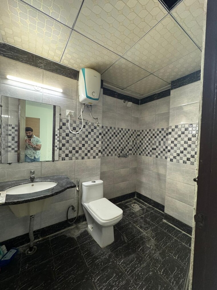 Bathroom, saya-gold-avenue 2 Bedroom 1080 Sq.Ft. Apartment In Vaibhav Khand Ghaziabad 9369670
