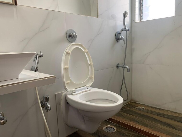 Bathroom, sindhi-society 1 Bedroom 610 Sq.Ft. Apartment In Chembur Mumbai 9369644