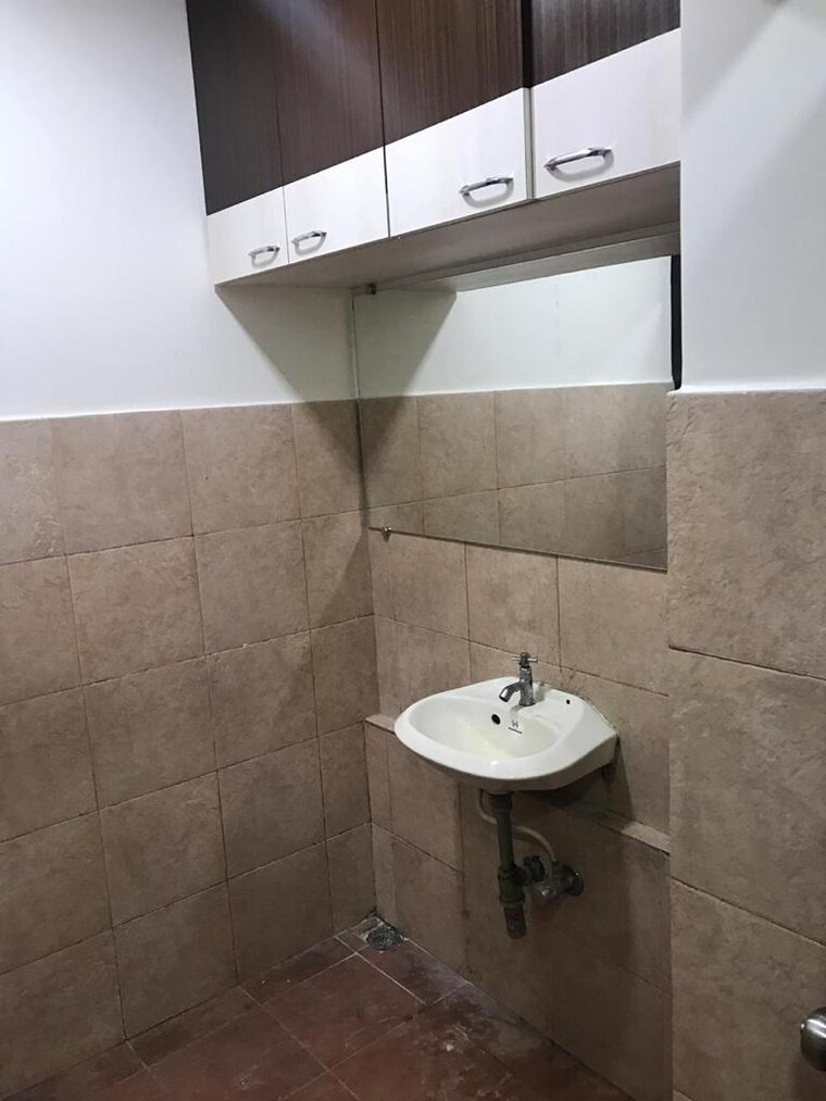 Bathroom, rupa-solitaire Commercial Office Space 2650 Sq.Ft. In Kopar Khairane Navi Mumbai 9369649