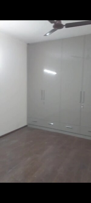 Room in 3 BHK Apartment at Pareena Express Heights, Sector 99 – for Rent