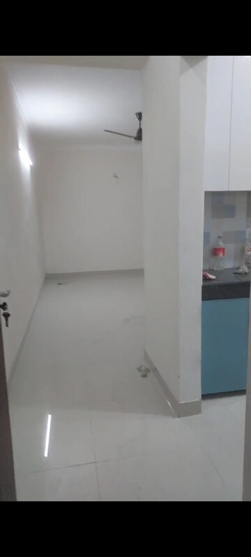 Room in 3 BHK Apartment at Pareena Express Heights, Sector 99 – for Rent