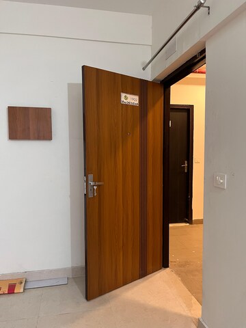 Room in 3 BHK Apartment at Signature Global Golf Greens, Sector 79 – for Rent