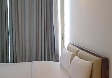 Bathroom in 3 BHK Apartment at DLF The Crest, Sector 54 – for Rent