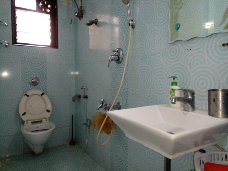 Attached Bathroom, windsor-tower 2 Bedroom 890 Sq.Ft. Apartment In Andheri West Mumbai 9369784