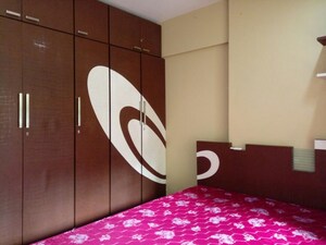 Bedroom in 2 BHK Apartment at Windsor Tower, Andheri West – for Sale