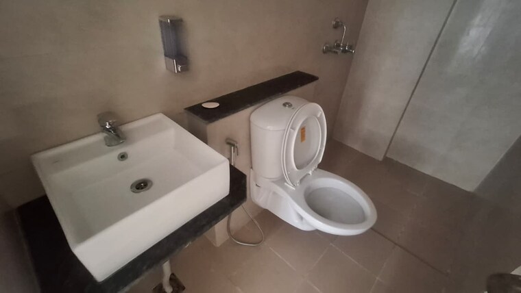 Bathroom, sushma-valencia 3 Bedroom 2250 Sq.Ft. Apartment In International Airport Road Zirakpur 9369811