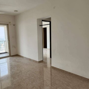 Room in 2 BHK Apartment at JP Decks, Goregaon East – for Rent