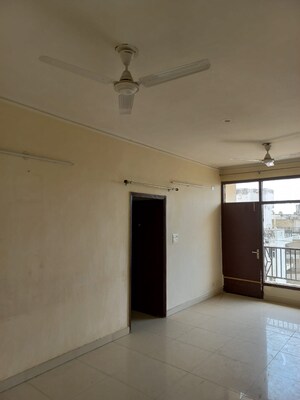 Room in 3 BHK Apartment at Mona Greens, Ghazipur – for Rent