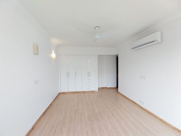 Room in 4 BHK Apartment at Gulmohar Park – for Rent