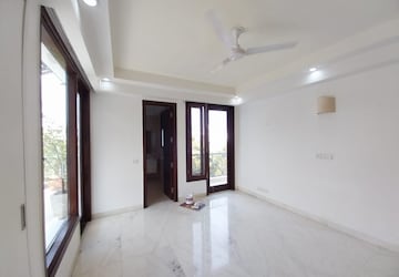 Room in 4 BHK Apartment at Gulmohar Park – for Rent