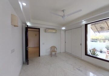 Room in 4 BHK Apartment at Gulmohar Park – for Rent