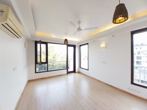 Room in 4 BHK Apartment at Gulmohar Park – for Rent