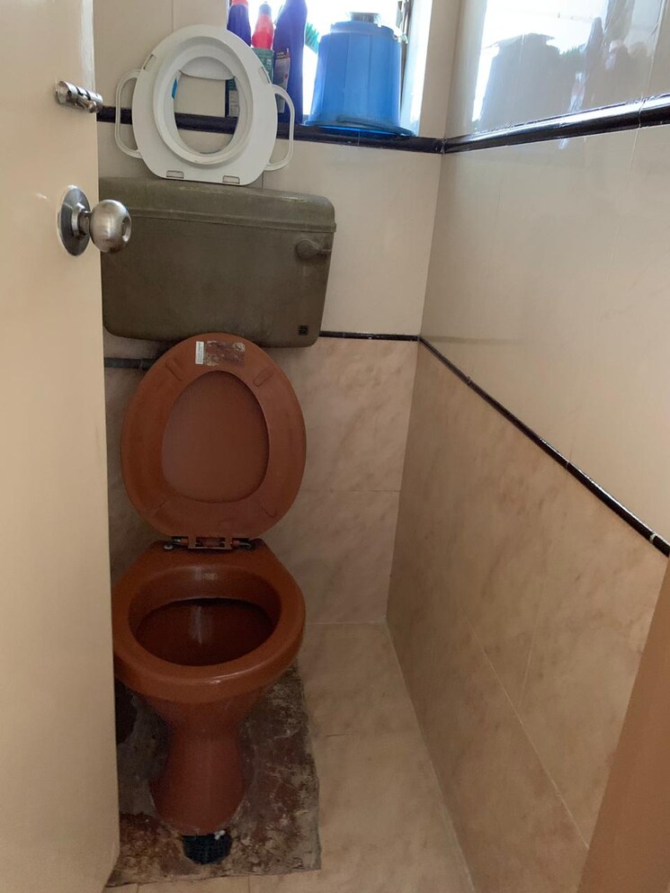 Bathroom, sindhi-society 1 Bedroom 600 Sq.Ft. Apartment In Chembur Mumbai 9369863