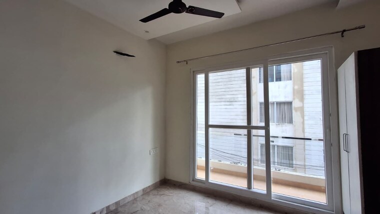 Room, patiala road 3 Bedroom 1500 Sq.Ft. Apartment In Patiala Road Zirakpur 9369914