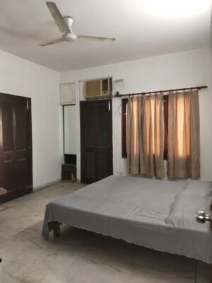 Bedroom in 3 BHK Apartment at Sarita Vihar Pocket-J RWA, Sarita Vihar – for Rent