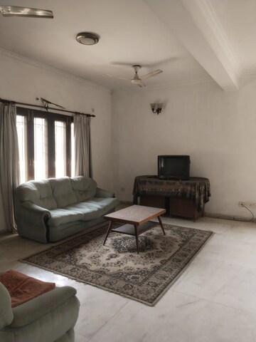 Living Room in 3 BHK Apartment at Sarita Vihar Pocket-J RWA, Sarita Vihar – for Rent