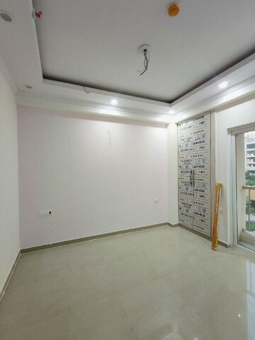 Room in 3 BHK Apartment at Elegant Splendour, Tech Zone 4 Greater Noida – for Rent