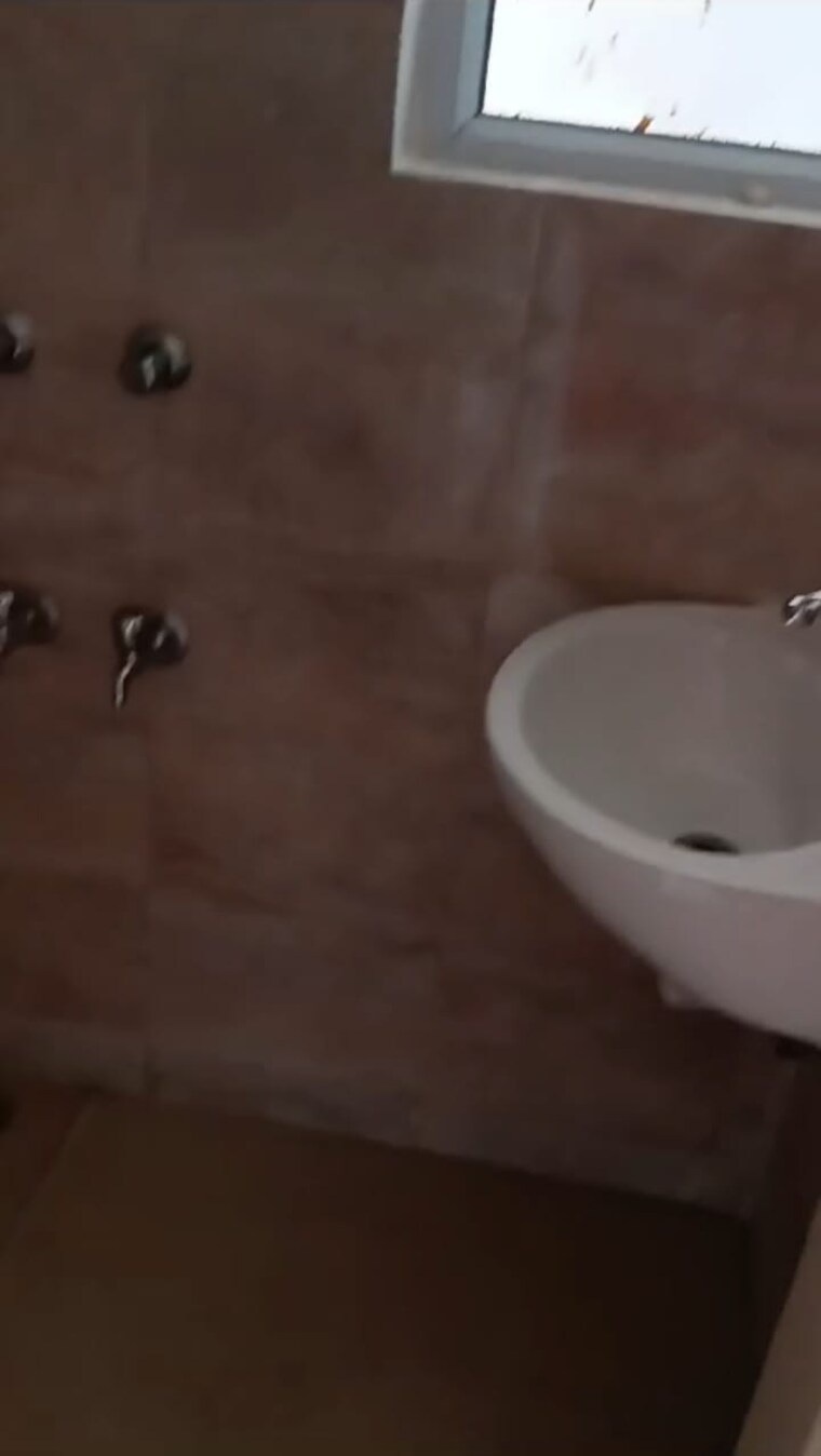 Bathroom, wave-dream-homes 1 Bedroom 578 Sq.Ft. Apartment In Wave City Ghaziabad 9369990