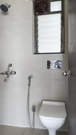 Bathroom in 1.5 BHK Apartment at Runwal My City Phase II Cluster 05, Dombivli East – for Rent