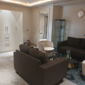 Living Room in 3 BHK Builder Floor at Auram Floor, South City 2 – for Rent