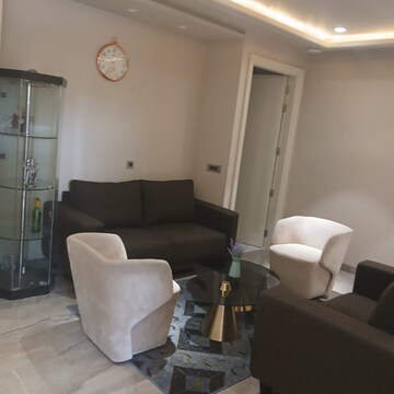 Team Area in 3 BHK Builder Floor at Auram Floor, South City 2 – for Rent