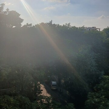 Plot Area in 3 BHK Builder Floor at Auram Floor, South City 2 – for Rent