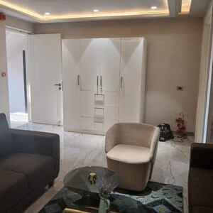 Team Area in 3 BHK Builder Floor at Auram Floor, South City 2 – for Rent