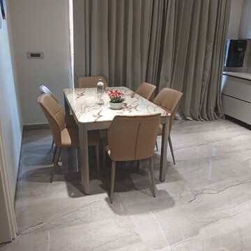 Team Area in 3 BHK Builder Floor at Auram Floor, South City 2 – for Rent