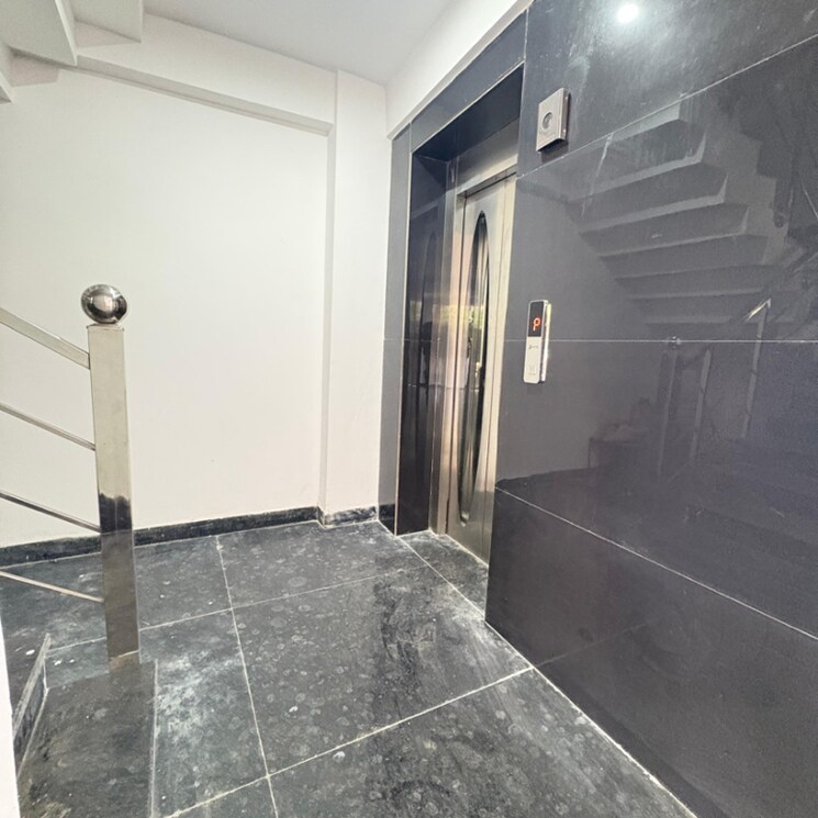 Room, auram-floor 3 Bedroom 3000 Sq.Ft. Builder Floor In South City 2 Gurgaon 9370056