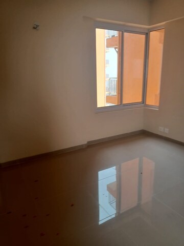 Room in 2 BHK Apartment at Wave Dream Homes, Wave City – for Rent