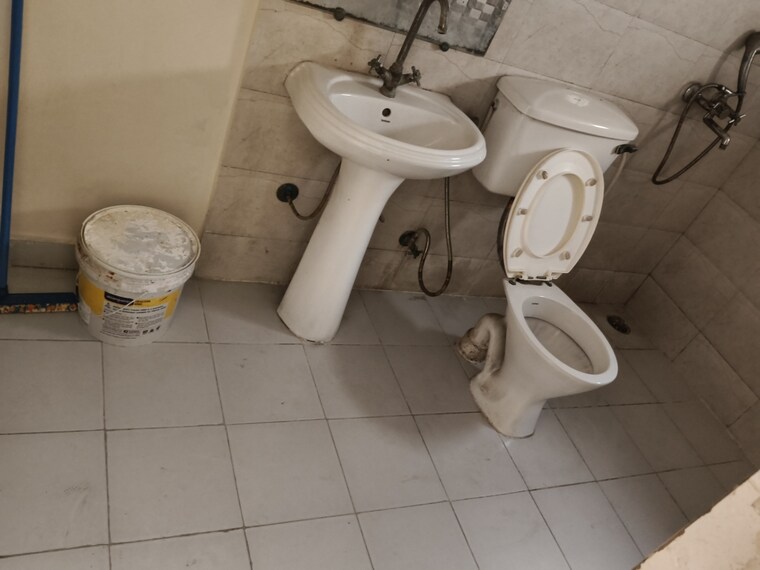 Bathroom, gaur-city-1st-avenue 3 Bedroom 1400 Sq.Ft. Apartment In Sector 4 Greater Noida Greater Noida 9370077