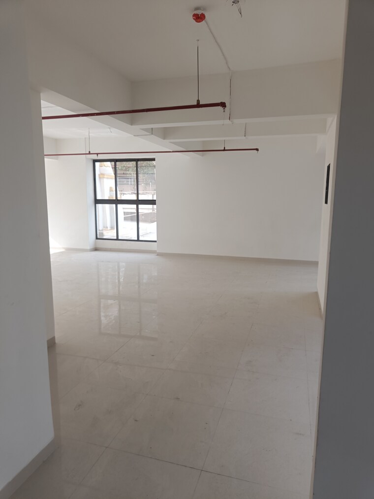 Room, shree-rashmi-jewel Commercial Office Space in IT/SEZ 2800 Sq.Ft. In Kandivali West Mumbai 9370086
