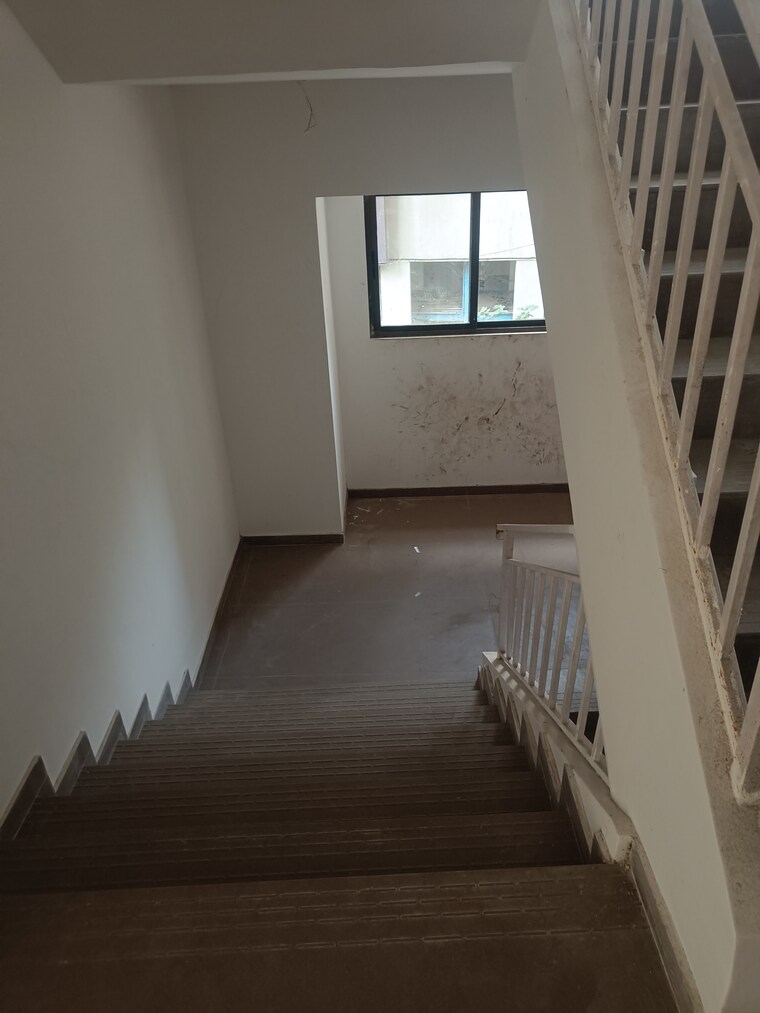 Room, shree-rashmi-jewel Commercial Office Space in IT/SEZ 2800 Sq.Ft. In Kandivali West Mumbai 9370086