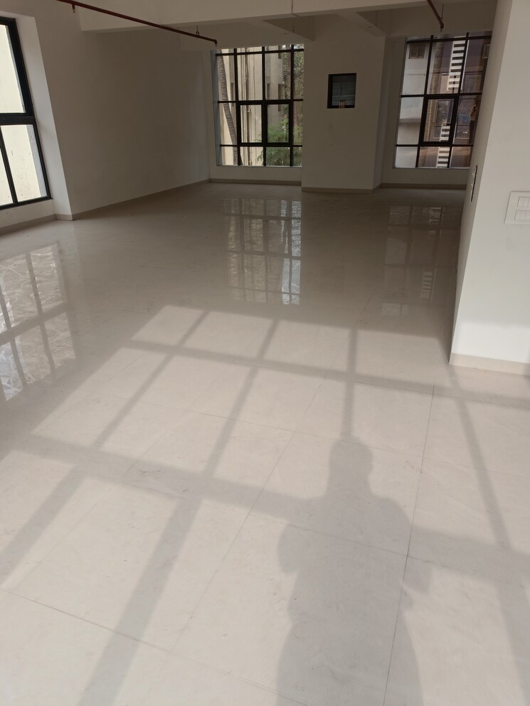 Balcony, shree-rashmi-jewel Commercial Office Space in IT/SEZ 2800 Sq.Ft. In Kandivali West Mumbai 9370086