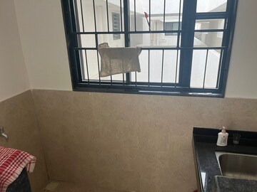 Room in 2 BHK Apartment at Kohinoor Viva City, Dhanori – for Rent