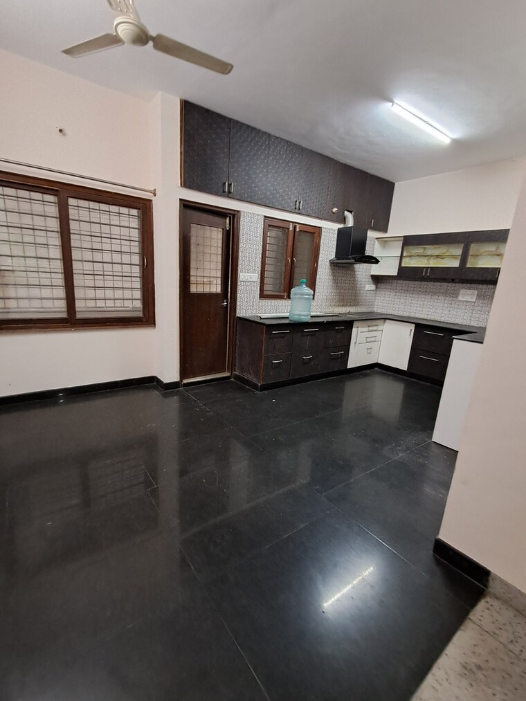 Room, jayanagar Commercial Office Space 1500 Sq.Ft. In Jayanagar Bangalore 9370172