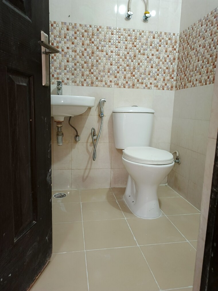 Bathroom, jm-florance 2 Bedroom 1197 Sq.Ft. Apartment In Tech Zone 4 Greater Noida Greater Noida 9370187