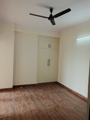 Room in 2 BHK Apartment at JM Florance, Tech Zone 4 Greater Noida – for Sale