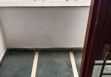 Balcony in 1.5 BHK Villa at RWA Apartments Sector 51, Sector 51 – for Rent