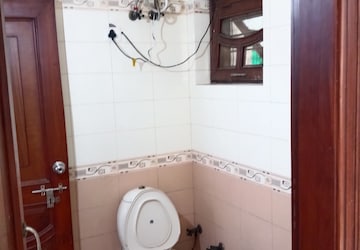 Bathroom in 1.5 BHK Villa at RWA Apartments Sector 51, Sector 51 – for Rent