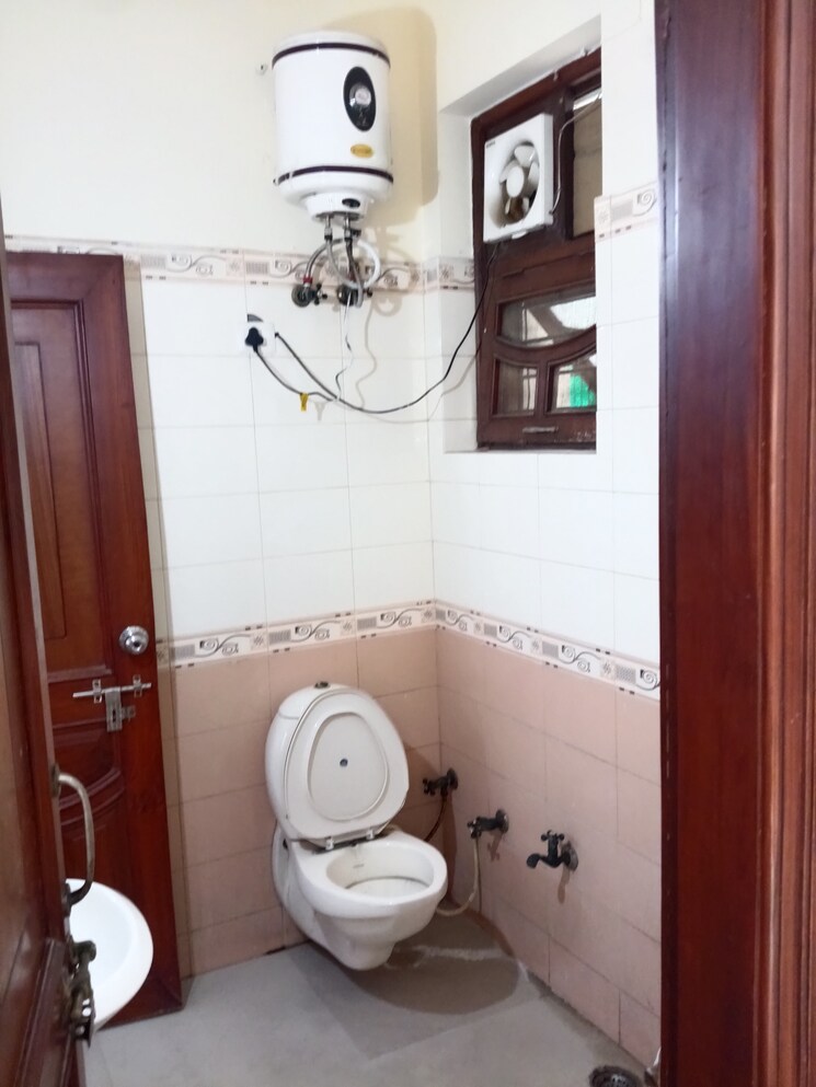 Bathroom, rwa-apartments-sector-51 1.5 Bedroom 750 Sq.Ft. Villa In Sector 51 Noida 9370274