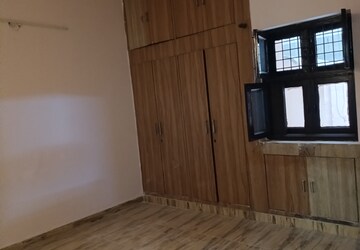Room in 2 BHK Independent House at Sector 36 – for Rent