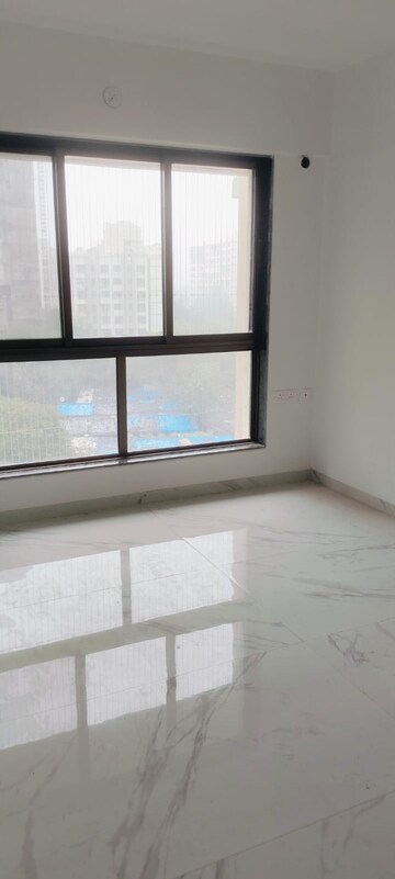 Room in 2 BHK Apartment at Anant Tara, Kandivali West – for Rent