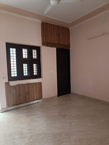 Room in 2 BHK Independent House at Sector 36 – for Rent