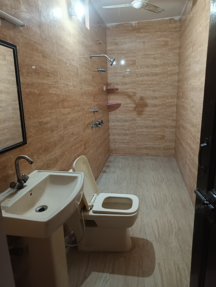 Bathroom, sector 36 2 Bedroom 320 Sq.Mt. Independent House In Sector 36 Noida 9370295