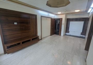 Room in 3 BHK Apartment at Lokhandwala Whispering Palms, Kandivali East – for Rent