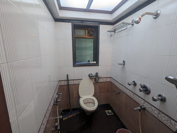 Bathroom, lokhandwala-whispering-palms 3 Bedroom 1165 Sq.Ft. Apartment In Kandivali East Mumbai 9370290